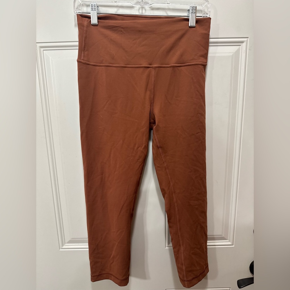 LIKE NEW! LULULEMON WUNDER TRAIN LEGGINGS